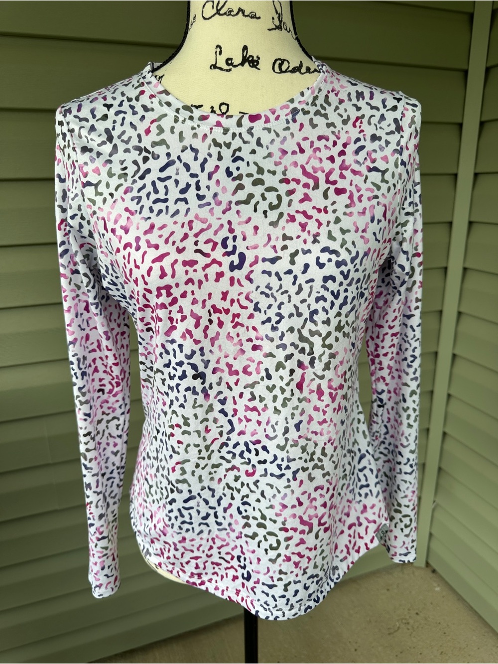 Ava Therese Long Sleeve Crewneck love sleeve Top size M animal multi color soft